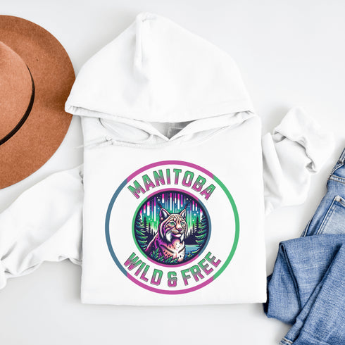 Step into the wild with our Manitoba – Wild & Free hoodie, featuring a striking graphic of a lynx under the glow of the northern lights.